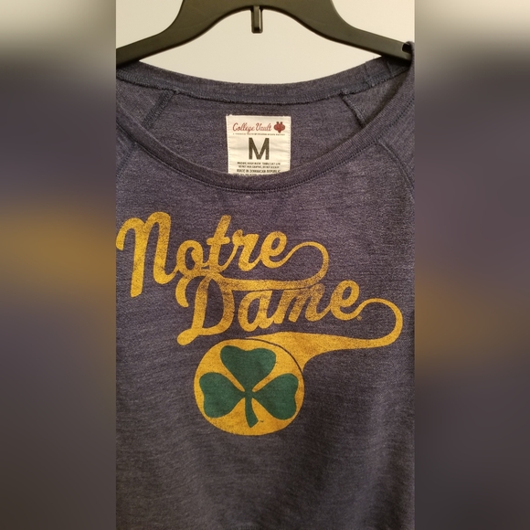 College Vault Women's Notre Dame lightweight sweatshirt Sz Med - Picture 3 of 5